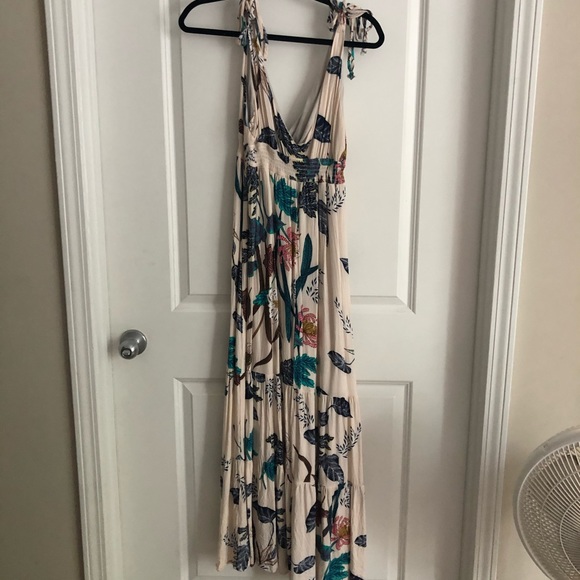 Gorgeous floral maxi dress✨ - Picture 3 of 3